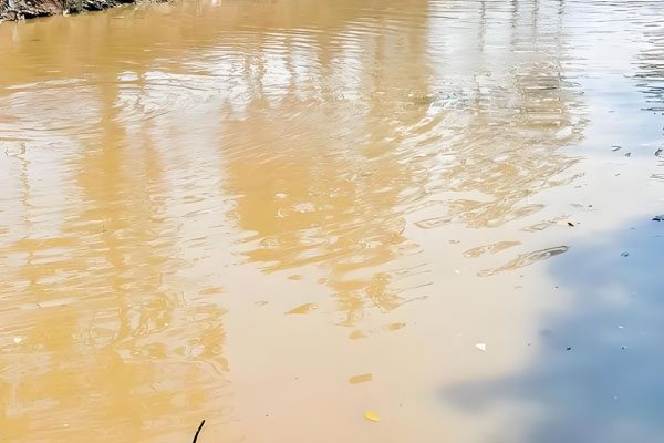 云南大理農村山泉水