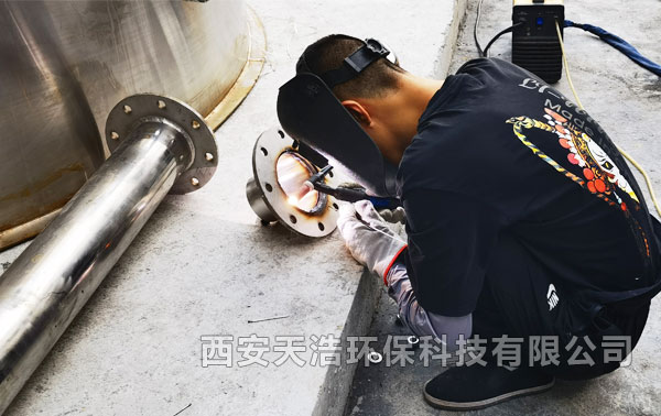 湖北咸豐縣30噸/小時農村生活飲水不銹鋼一體化凈水設備安裝調試項目