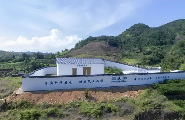 農(nóng)村水廠凈水設(shè)備:解決泥沙細(xì)菌問(wèn)題,安裝3天就能用